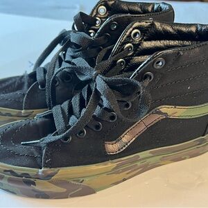Vans Sk8-Hi Camo Black High-Top Sneakers Men’s 3.5/Women’s 5